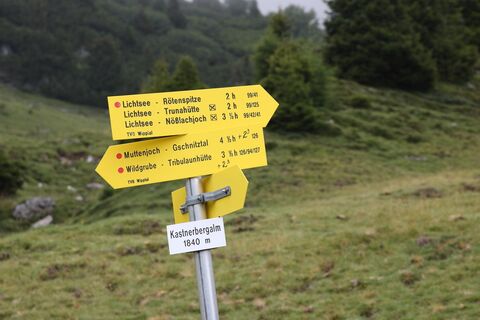 Wegweiser oberhalb der Kastenalm