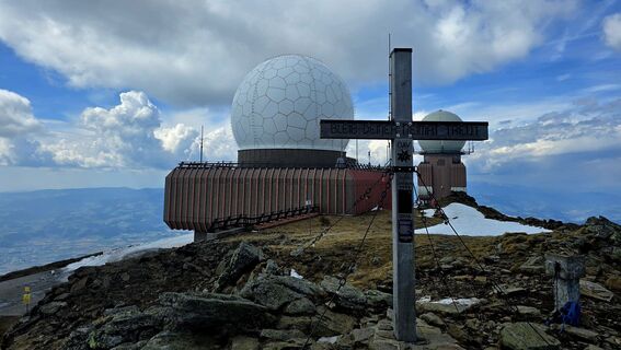 Fotografija s spletne strani 〽️anni na poti