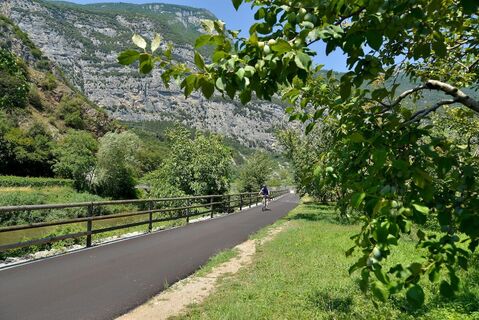 Der Radweg im Sarcatal