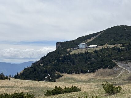Fotografija s spletne strani dergleichen na poti