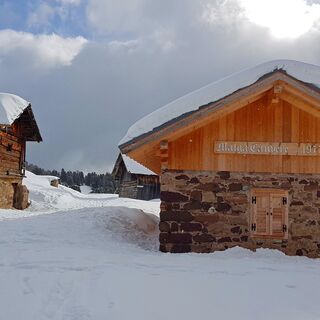 Hütten in Canvere