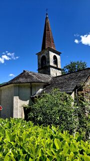 Photo de Elisabeth Vonarburg le long du parcours