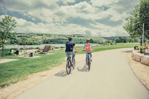 Radfahrer am Härtsfeldsee