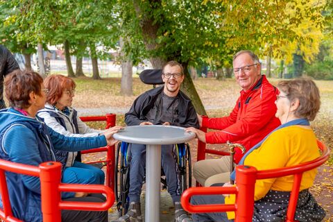 Rollstuhlfahrerkarusell im Sparkassenpark