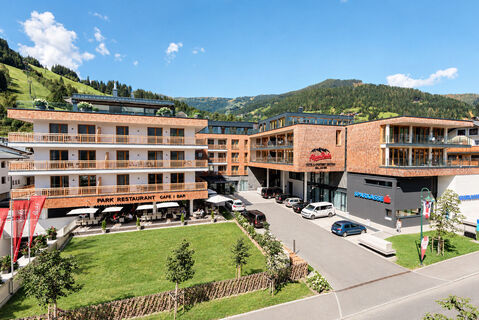 AlpenParks Hotel &amp; Apartment Central Zell am See