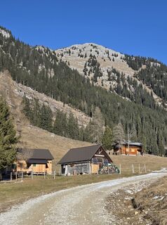 Fotografija s spletne strani Karin Lattacher na poti