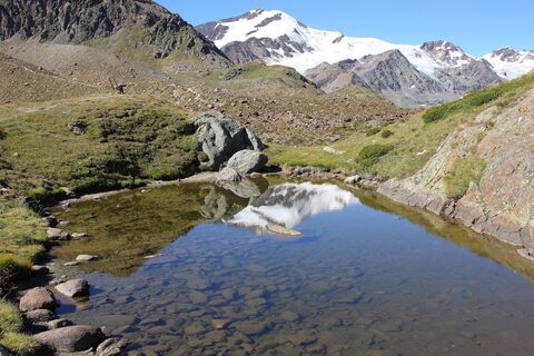 Kleiner Bergsee am Ultner Markt