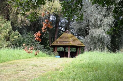 Schutzhütte am Wanderweg 31 / Inselrundgang im Salzgittersee