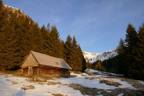die ersten Sonnenstrahlen bei der Falbalm