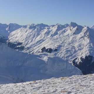 Ein spezieller Blickwinkel zum Zervreila-Stausee und den Valser Bergen.
