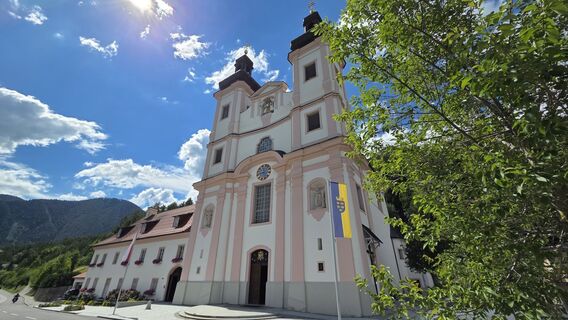 Fotografija s spletne strani Adelheid Lautner na poti