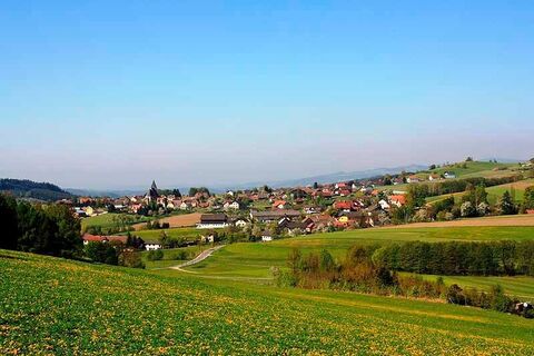 Blick über Maria Laach am Hochplateau des Jauerlings