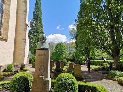 Friedhof Corvey mit dem Grab des Heinrich Hoffmann von Fallersleben