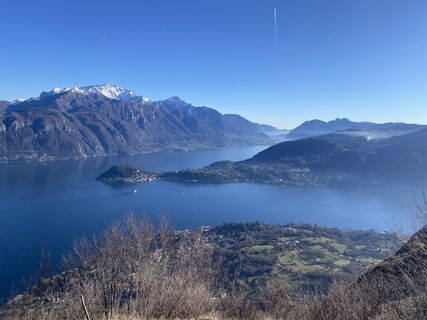 Fotografie z Thomas Deichmann na trase