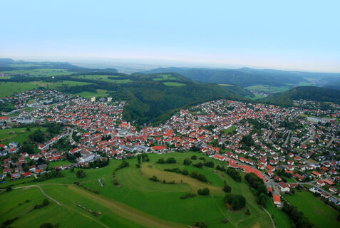 Luftbild Meßstetten - etwa in der Bildmitte der tiefe Taleinschnitt Richtung Lautlingen