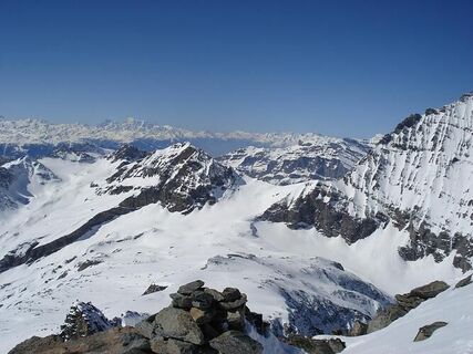 Vom Hockenhorngipfel sieht man den Lötschenpass und die Gitzifurggu