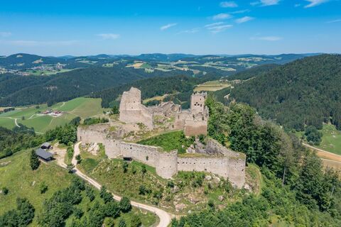 JohanneswegWeitblickHuegelweltBurgruineRuttenstein_TVBMuehlviertlerAlmFreistadtWalchAndreasPhotography.jpg