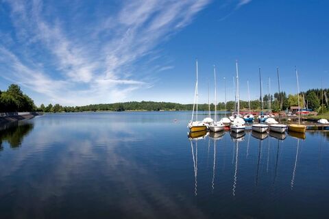 Stausee-Losheim-mit-Segelhafen