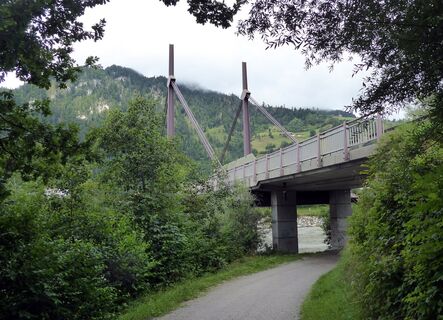 Über einen ganz anderen Brückentyp fließt der Verkehr in das Großarltal.