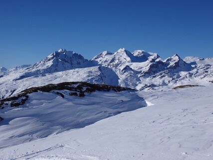 Sicht vom Gipfelbreich in Richtung Brigels, Bifertenstock, Kistenstöckli und Tödi