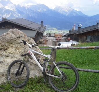 Beim Berggashaus Biberg - Die Aussichtsterasse läd zur Rast ein
