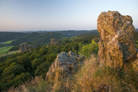 bruchhauser-steine-panorama c) Klaus-Peter Kappest Tourismus Brilon Olsberg GmbH CC-BY-SA.jpg