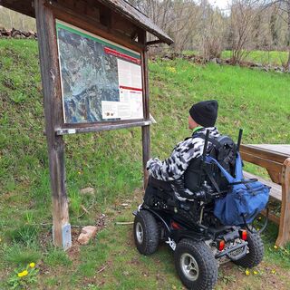 Tafel am Anfang des Weges