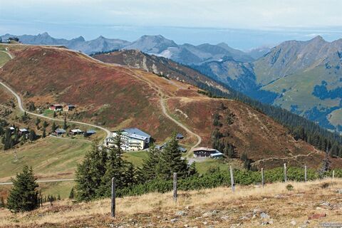 Schönleitenhütte
Zwischenstation: Berghotel Seidlalm und Schönleitenhütte unterhalb des Asitzkopfs. © Rudolf Wutscher