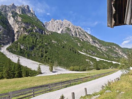 Fotografija s spletne strani RS na poti