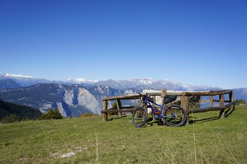Die Aussicht der Brenta-Dolomiten bei der Malga Campo