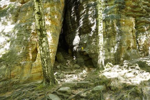 Stufen in den Felsen im Bielatal