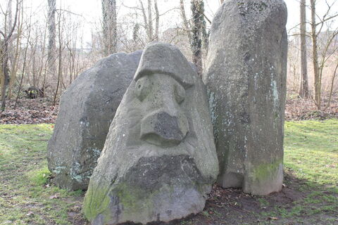 Steinskulptur_Gesicht im Stein