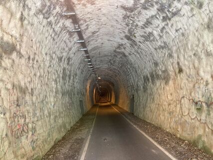 durch den Wegeringhauser Tunnel.jpg