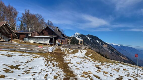 Fotografija s spletne strani Igor napast na poti