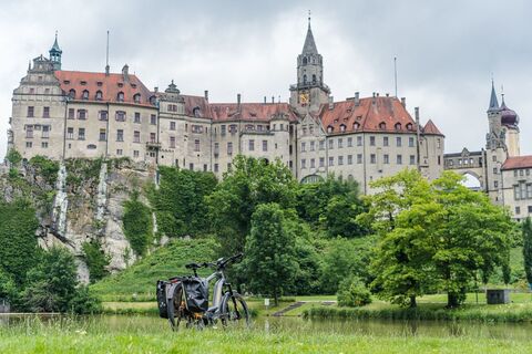 Hohenzollernschloss Donauufer Fahrrad Semsch