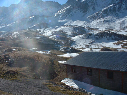 An den Seen von Cancano, unter dem Schnee