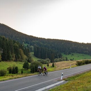 Marcel Kittel am Kanzlersgrund-Anstieg mit Ruppberg im Hintergrund