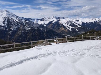 Zdjęcie z Peter Seliner wzdłuż trasy