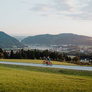 Radfahren mit Blick auf Grein