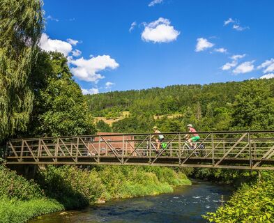 Mal neben dem Fluss, mal direkt darüber!