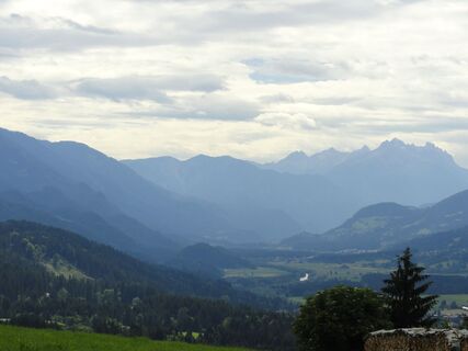 Blick vom Tröbelsberg ins Obere Drautal Richtung Lienzer Dolomiten