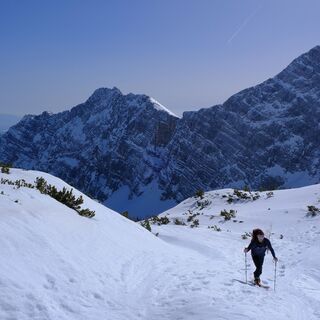 Rückblick zu den Nordwänden der Draški vrhovi.