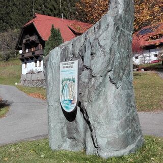 In Niederwinklern - im Hintergrund Gasthof Hoisbauer