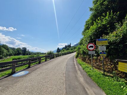 Es geht los! Abzweigung direkt am Radweg R8