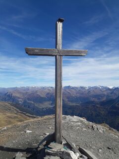 Gipfelkreuz des Piz Arina