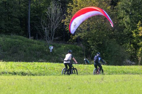 Am Landeplatz für Paragleiter
