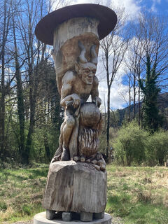 Holzskulptur von Thomas Rees