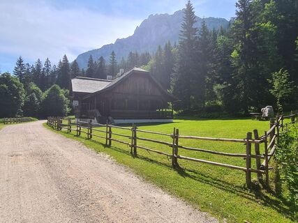 Vorbei an der Gretlhütte ins Gnanitztal