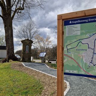 Kapellenweg Eversberg Wandertafel