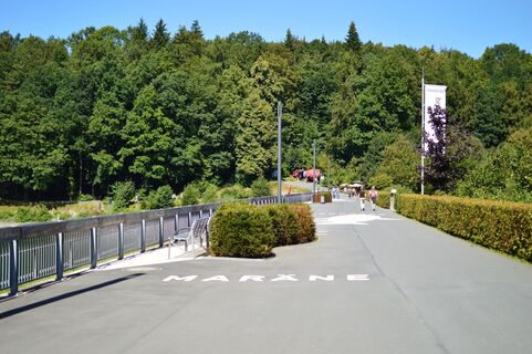Weg auf dem Hennedamm